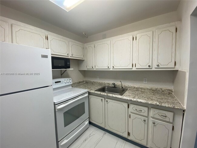 Primary Photo - 111 Tilford F