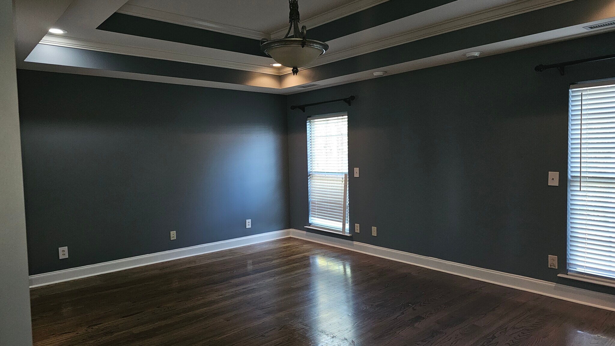 Building Photo - 646 Hidden Oaks Dr