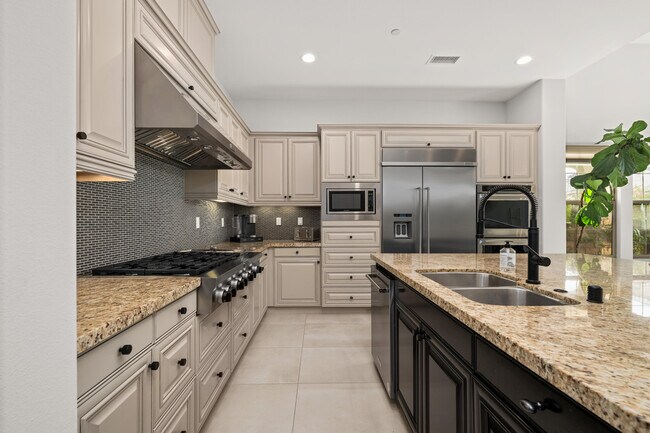 Building Photo - 80450 Platinum Wy
