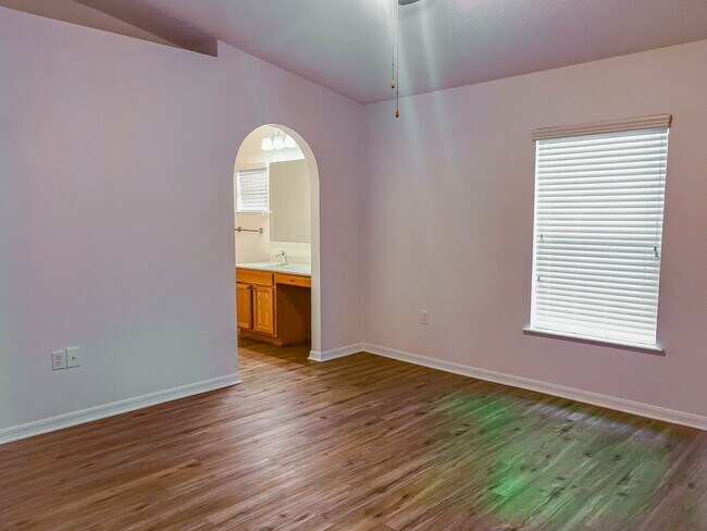 Building Photo - North Lakeland Rental Home!