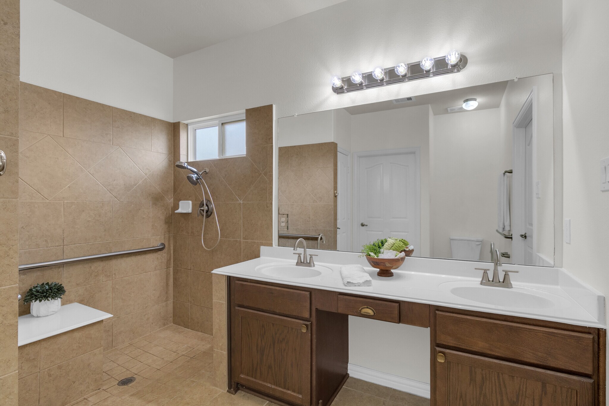 Building Photo - 24506 Forest Canopy Dr