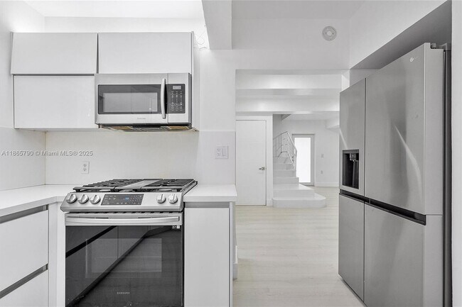 Building Photo - 600 91st St