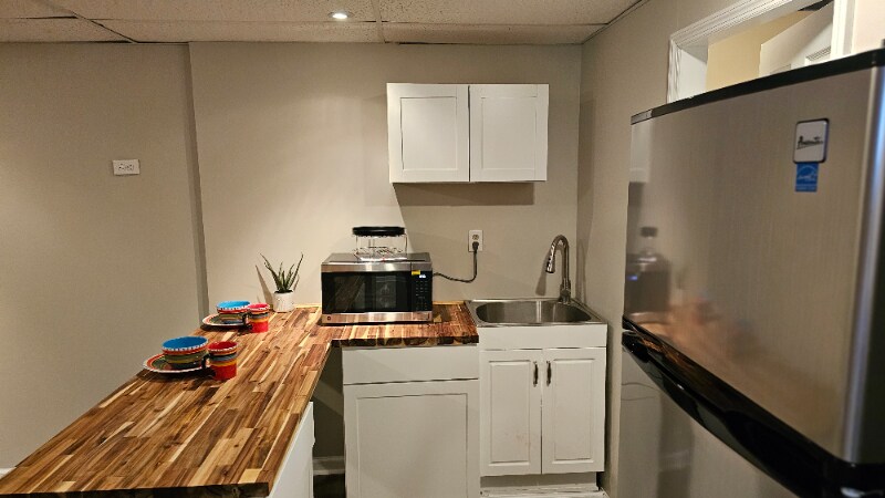 Building Photo - 8165 Lyle Ave NE