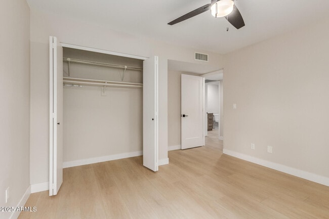 Building Photo - 4521 E Sunrise Dr