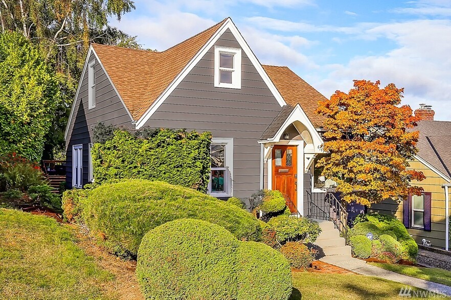 Building Photo - 4749 37th Ave SW