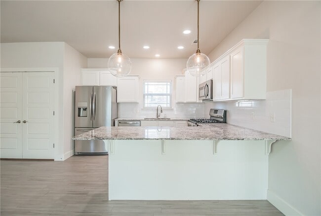 Building Photo - 350 W Kinniburgh Dr