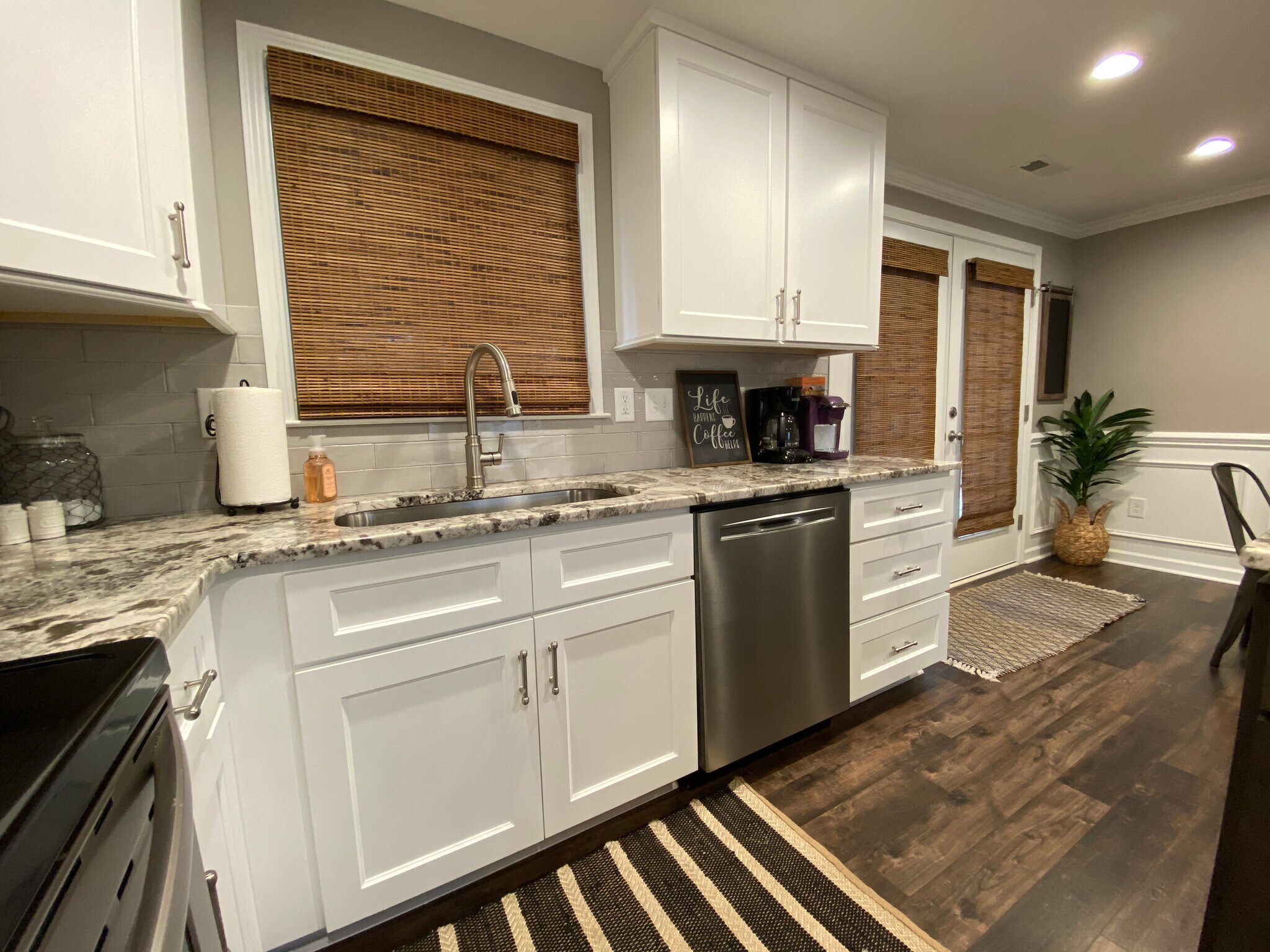 Kitchen with stainless appliances - 11501 Five Cedars Rd