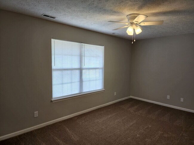 Building Photo - Three Bedroom Two Bath Home in Deerfield Farms Dayton, Indiana