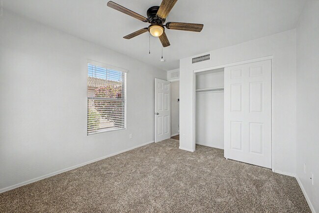 Building Photo - 25683 W Satellite Ln