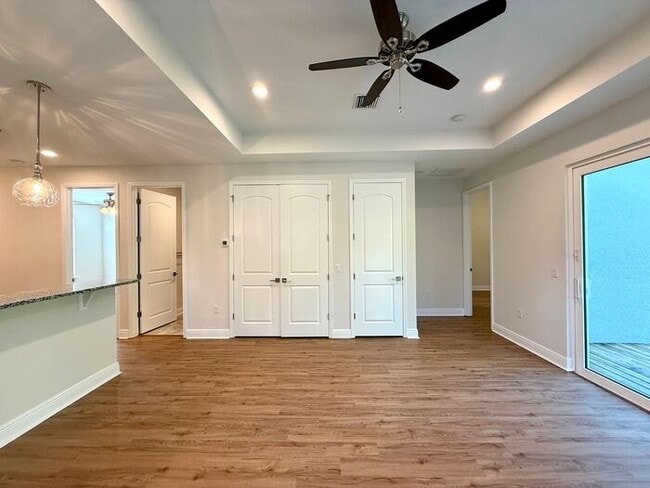 Building Photo - Gorgeous, Modern 2/2 Duplex in Orange City!