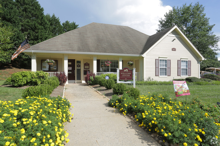 Leasing Office - Wilton Farm Apartments