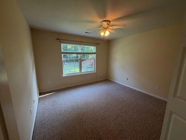 Building Photo - 509 Amazon Dr