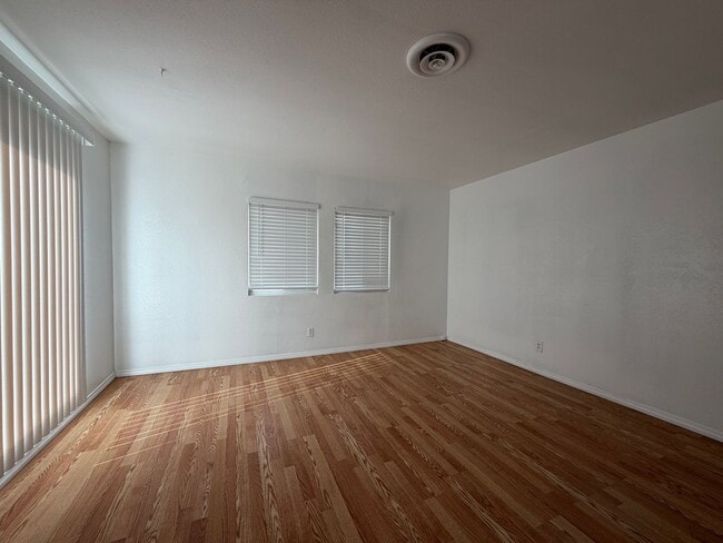 Building Photo - NEW LISTING!! 3 Bedroom 1.5 Bathroom House with Huge Yard, Central Heat & Air!