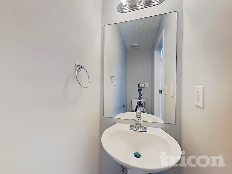 Building Photo - 2651 Laurel Woods Ln SE