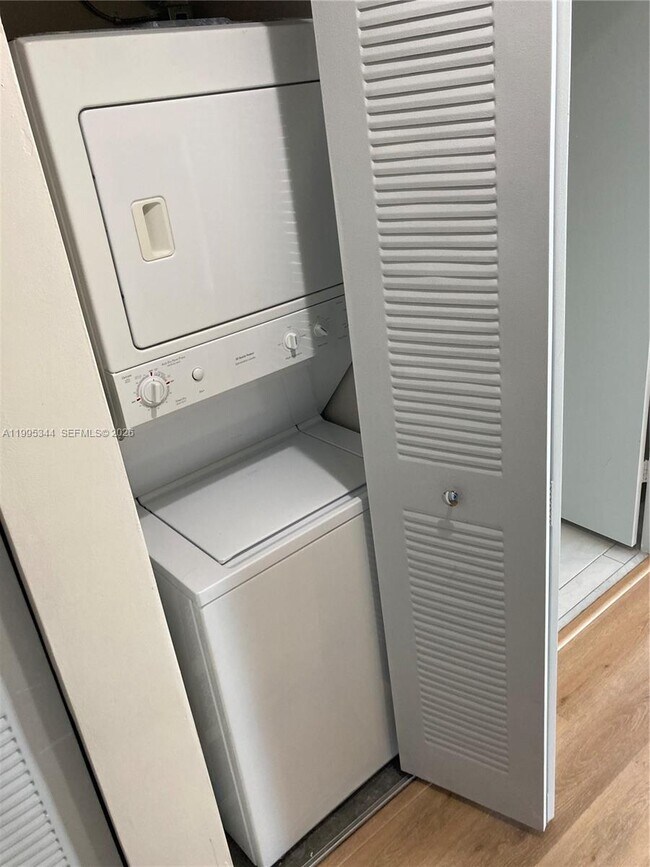 Building Photo - 133 NE 2nd Ave