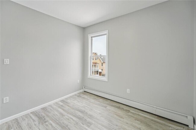 Building Photo - 58 Bond St