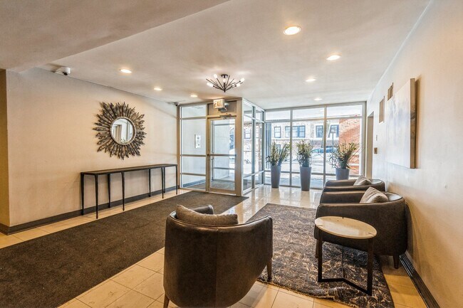 Building Photo - 2300 N Commonwealth Ave