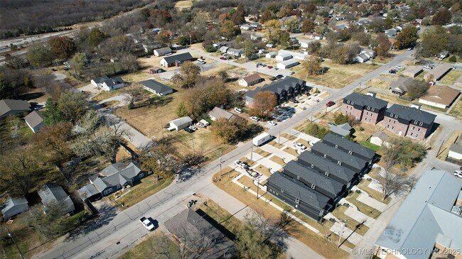 Building Photo - 112 W 2nd St
