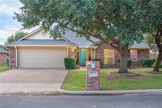 Building Photo - Charming 3-Bedroom Home with 2 Full Bathrooms in Waco, TX - Must See!