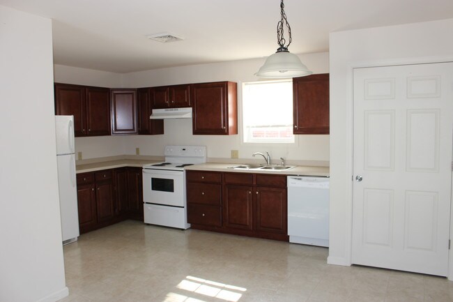 Open Eat-in Kitchen - Madison Apartments