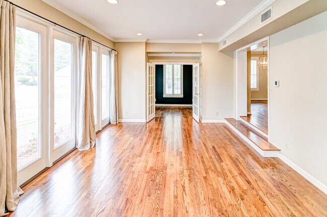 Building Photo - 8141 Oak Alley