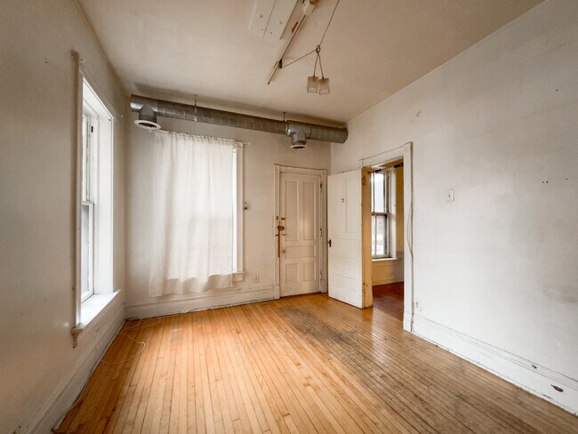 Building Photo - 723 W Wrightwood Ave