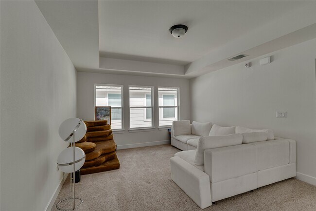 Building Photo - 617 Buckaroo Dr