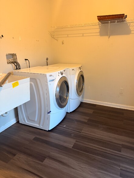 Building Photo - 9216 Crandall Rd