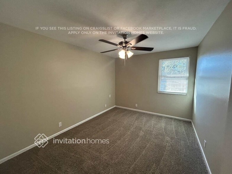 Building Photo - 1705 Village Ct