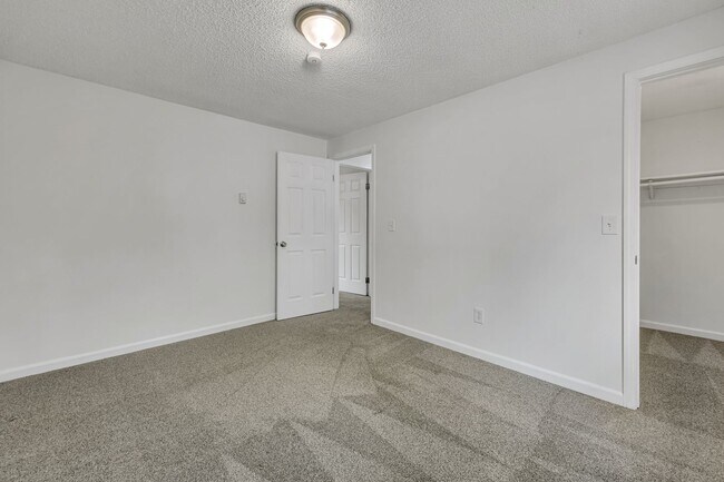 Building Photo - 210 E 36th St