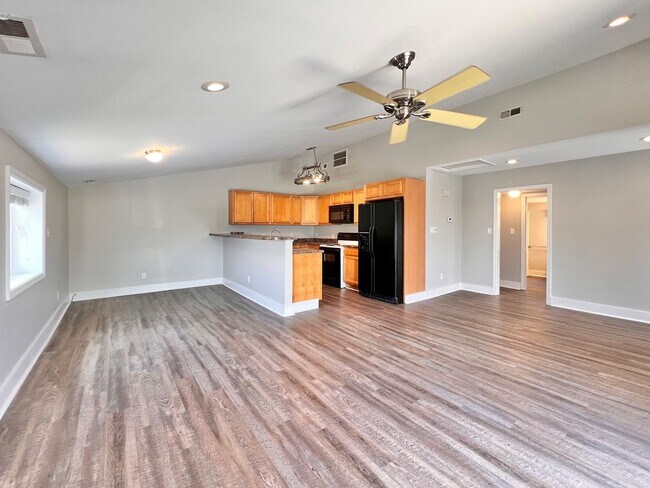 Building Photo - 2 Bedroom Apartment in Surf City