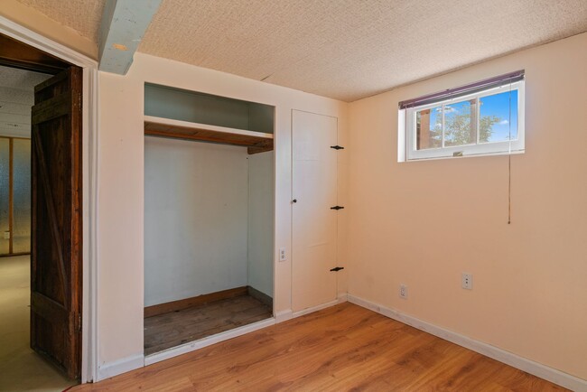 Building Photo - 3 Bedroom 1 Bath