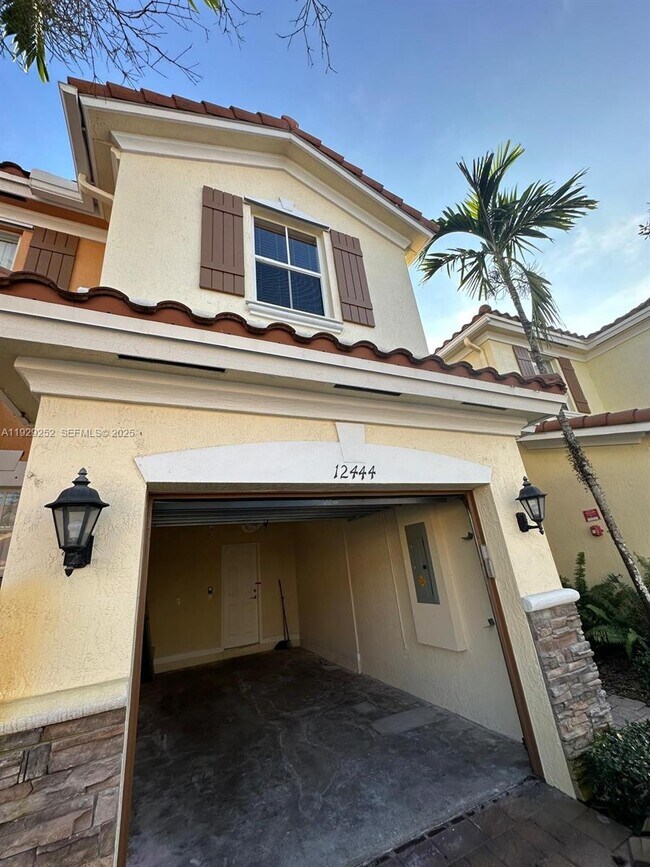 Building Photo - 12444 Emerald Creek Manor