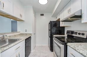 Building Photo - 17331 Red Oak Dr