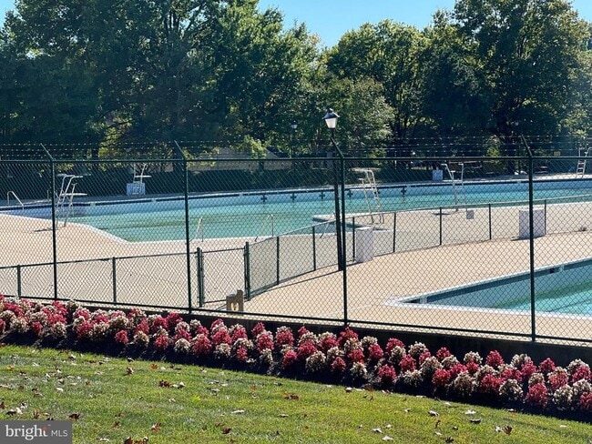 Building Photo - 18336 Streamside Dr