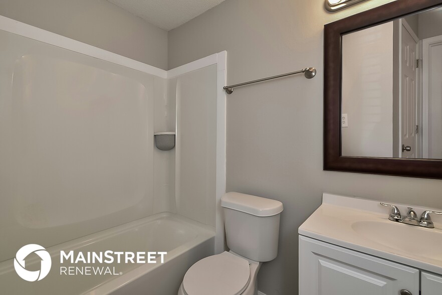 Building Photo - 4539 Longtree Ave