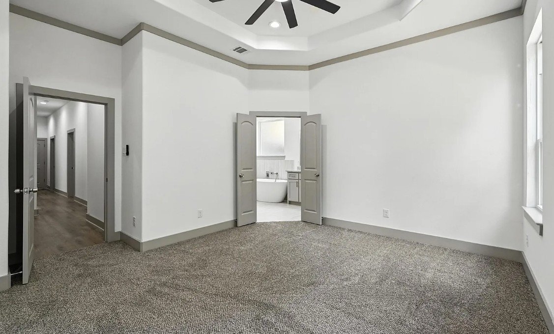 Building Photo - 716 Oak Creek Dr