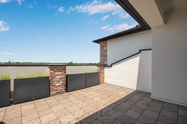Building Photo - 3850 Glen Arbor Dr