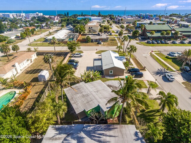 Building Photo - 206 4th Ave