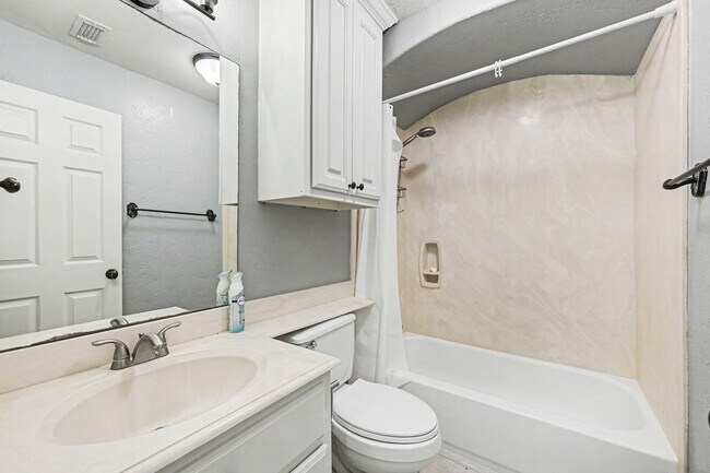 Building Photo - 4327 Lake Walk Ct