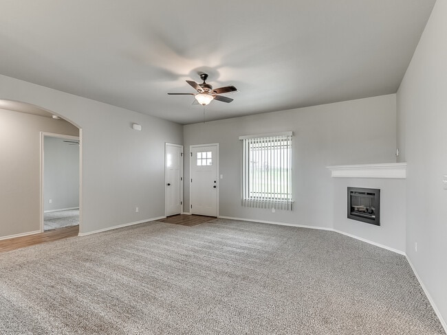 Building Photo - 2202 Buchanan Dr