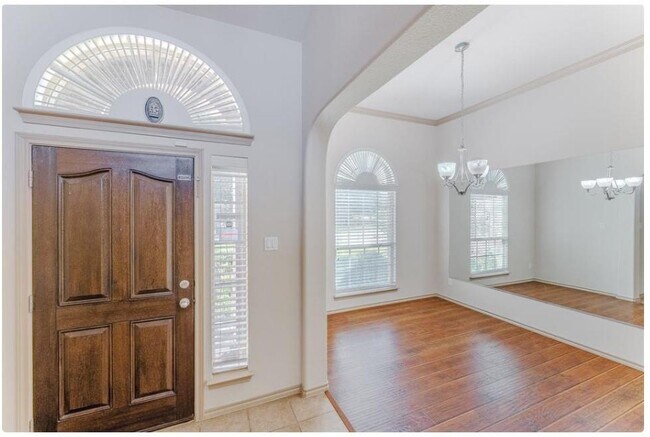 Building Photo - 1619 Brighton Downs