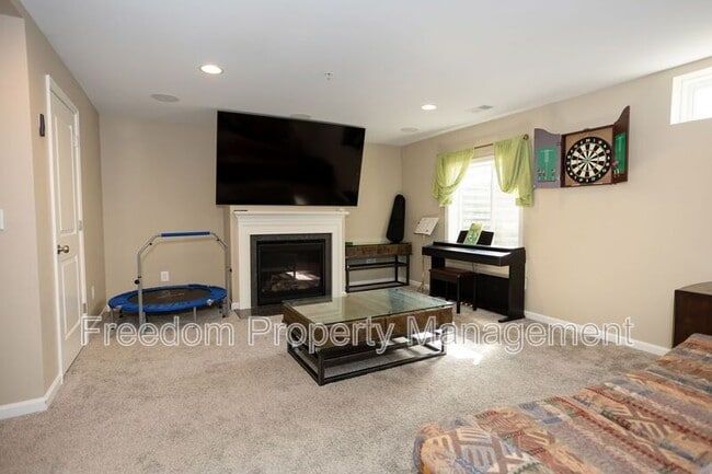 Building Photo - 2425 Morgans Point Dr