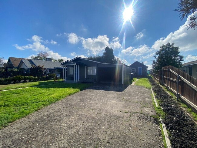 Building Photo - 3841