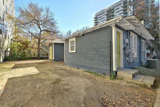 Building Photo - 3 Bed House - Heart of West Campus
