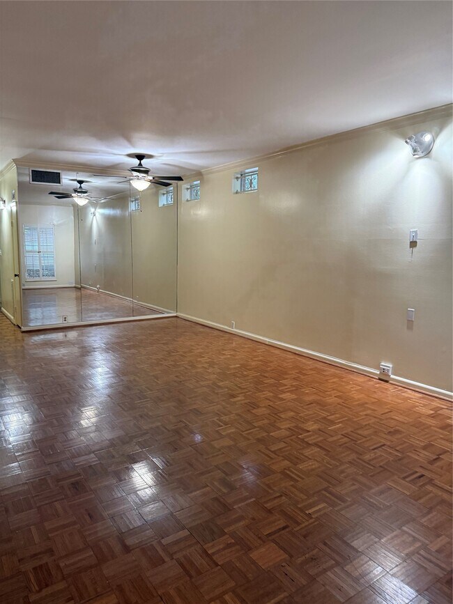 Building Photo - 7933 Woodway Dr