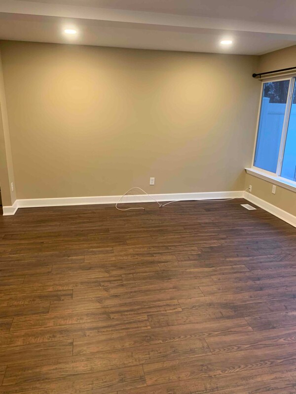 Building Photo - 9 Greenwood Dr