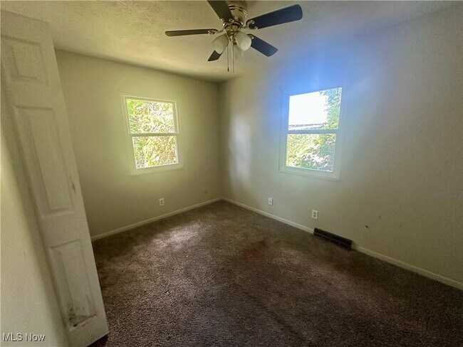 Building Photo - 1916 17th St SW