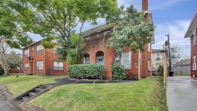 Primary Photo - 1207 W Gray St