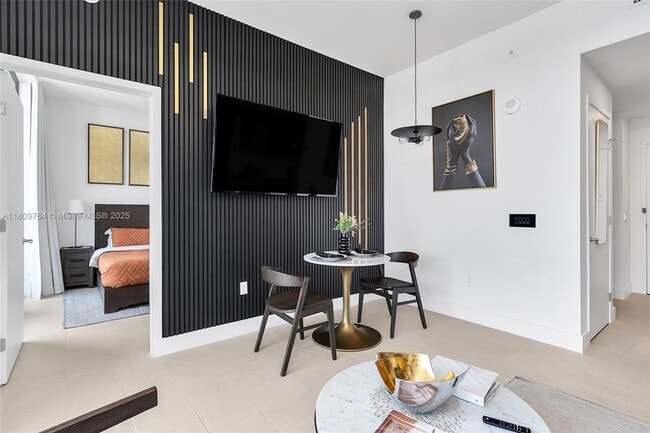 Building Photo - 601 NE 1st Ave